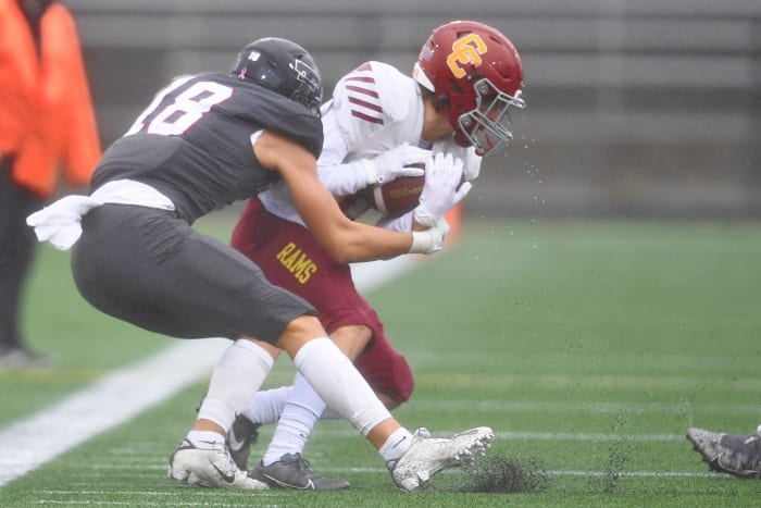 Tualatin.Central-Catholic.6A-football-final.Leon-Neuschwander.28